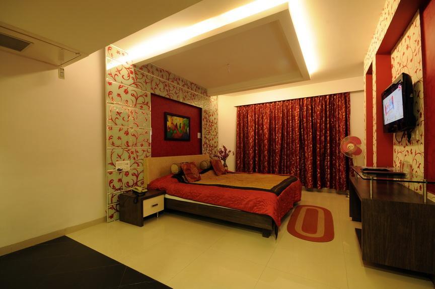 Hotel Surabhi Regency Anand Exterior photo