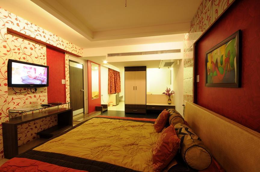 Hotel Surabhi Regency Anand Exterior photo