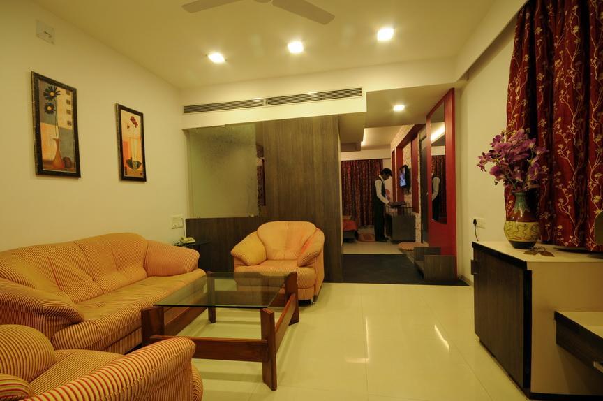 Hotel Surabhi Regency Anand Exterior photo