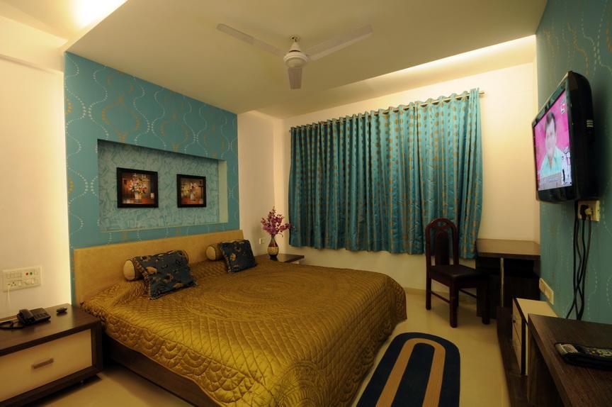 Hotel Surabhi Regency Anand Exterior photo