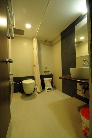Hotel Surabhi Regency Anand Exterior photo