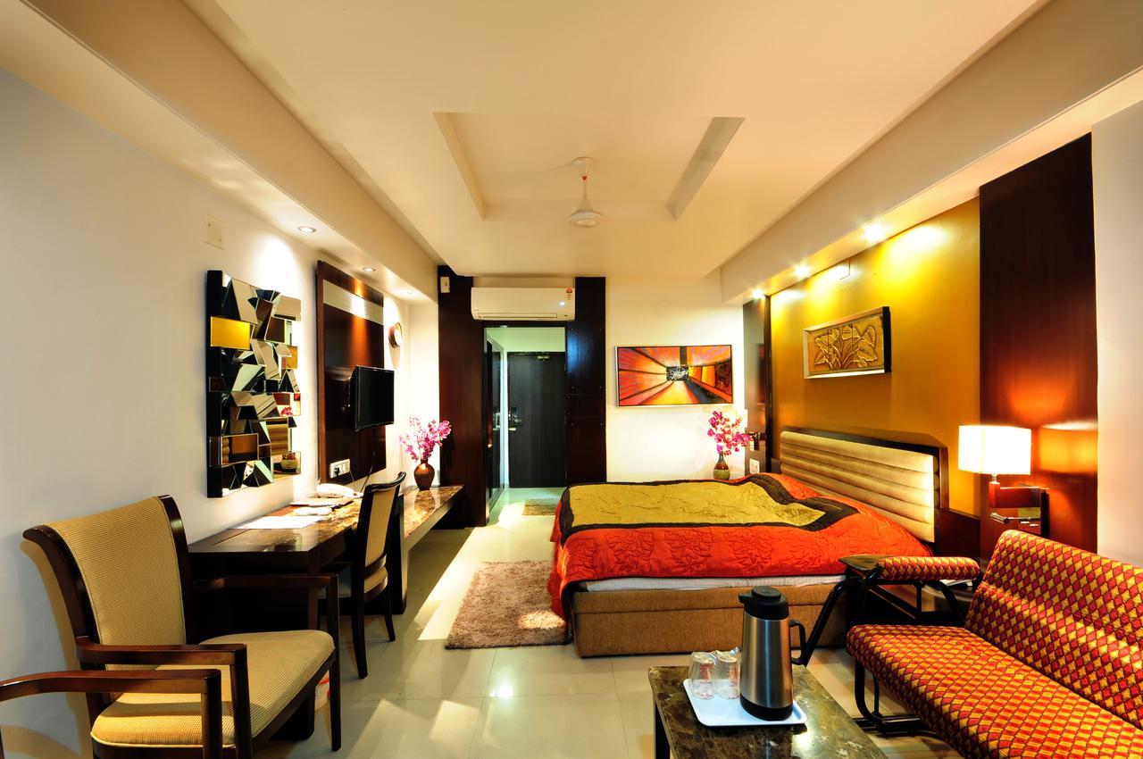 Hotel Surabhi Regency Anand Exterior photo