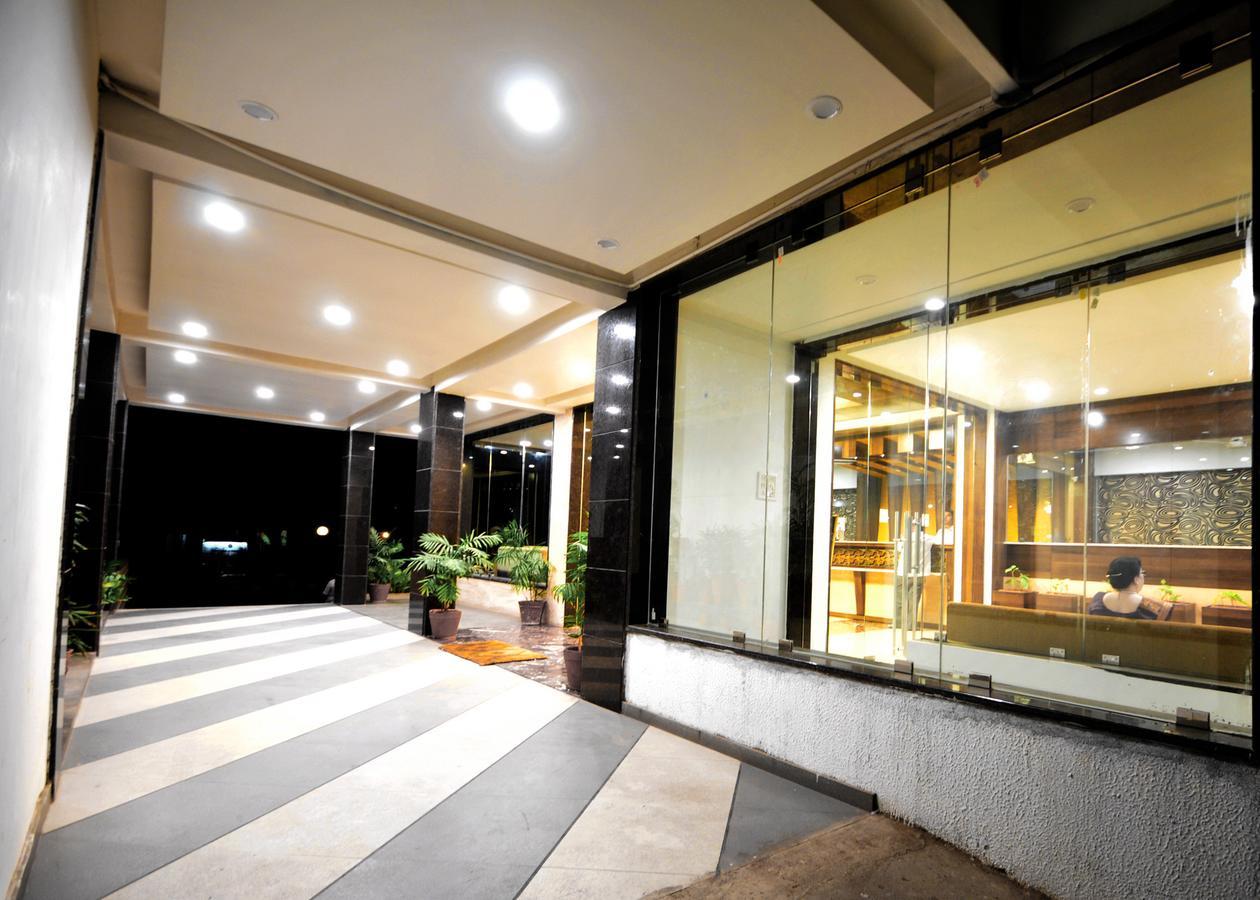 Hotel Surabhi Regency Anand Exterior photo